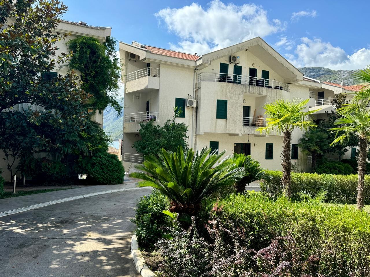 Montenegro Estates Karadağ (14) Risan Dubleks Daire – 130 m², Deniz Manzaralı ve Havuzlu — Karadağ