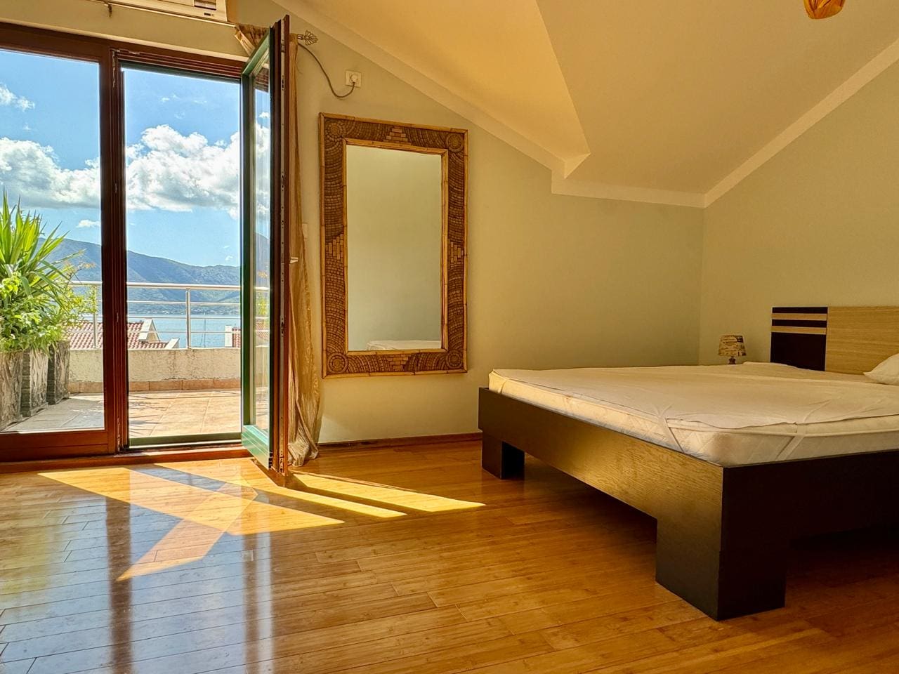 Montenegro Estates Karadağ (15) Risan Dubleks Daire – 130 m², Deniz Manzaralı ve Havuzlu — Karadağ