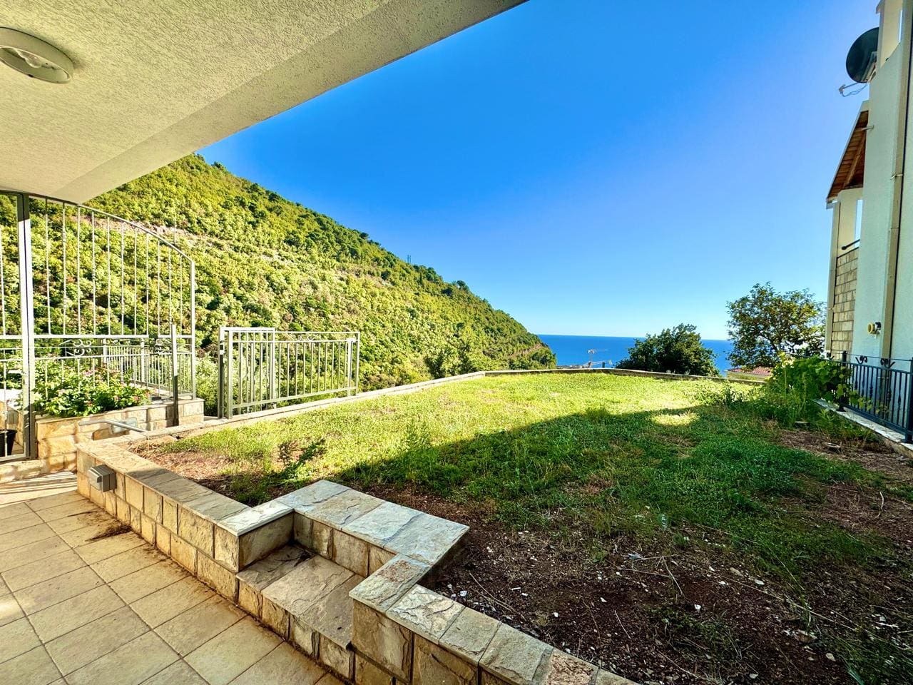 Montenegro Estates Karadağ (2) Risan Dubleks Daire – 130 m², Deniz Manzaralı ve Havuzlu — Karadağ