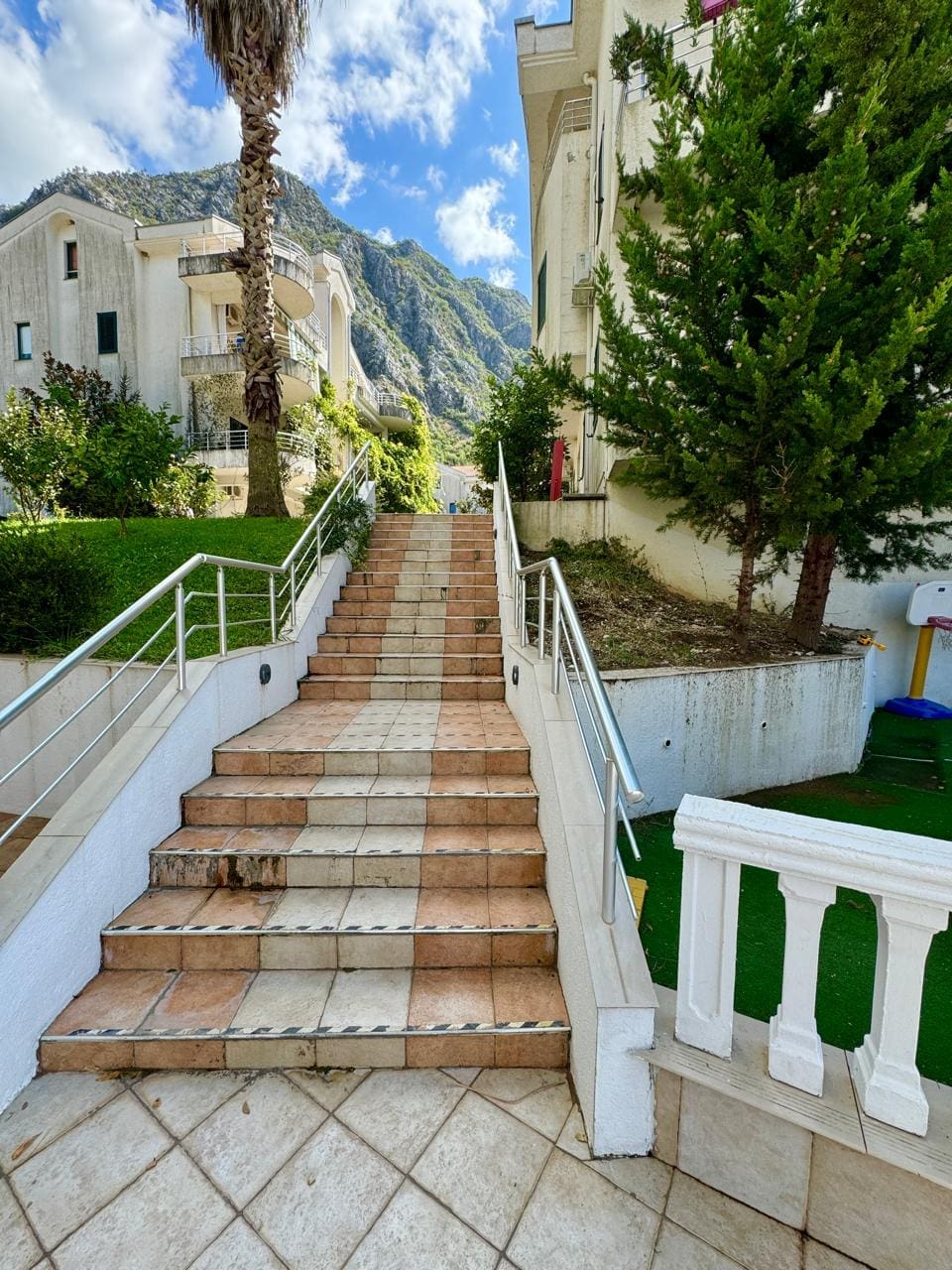 Montenegro Estates Karadağ (24) Risan Dubleks Daire – 130 m², Deniz Manzaralı ve Havuzlu — Karadağ