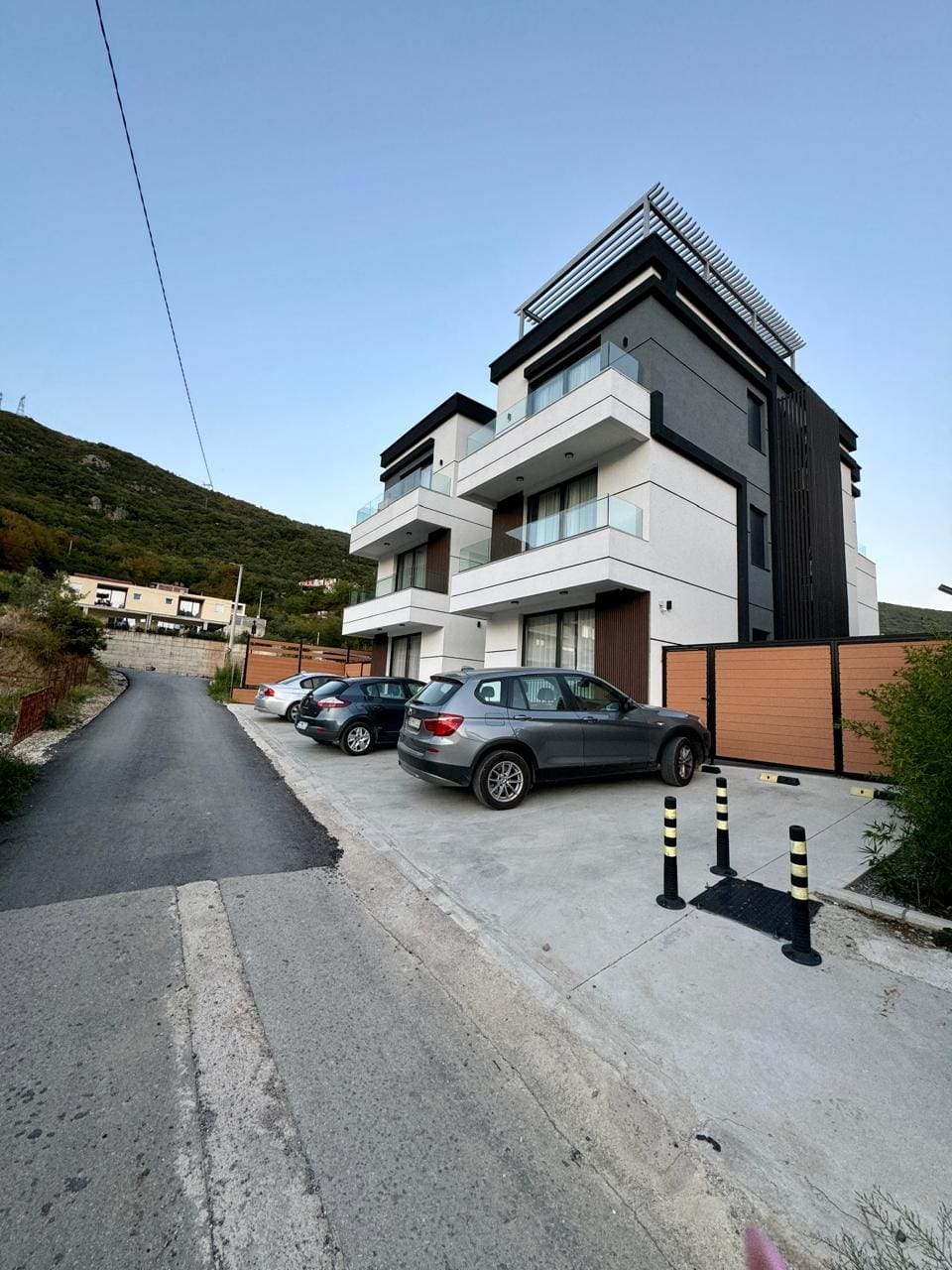 Montenegro Estates Karadağ (3) Lastva Grbaljska'da Daireler – Havuzlu Modern Evler, Budva'ya 5 km — Karadağ