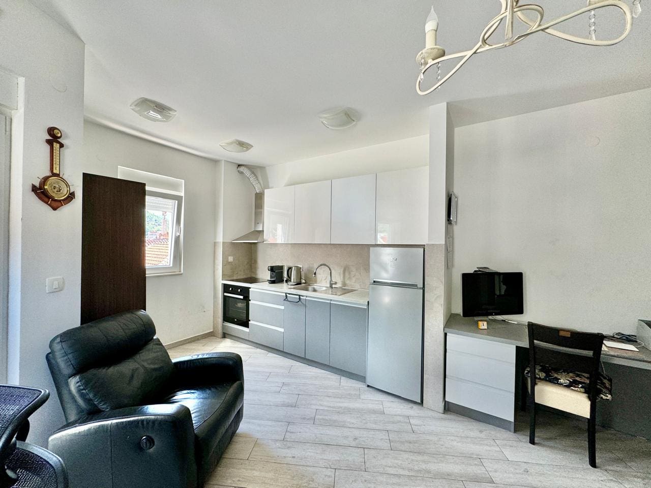 Montenegro Estates Чорногорія (4) Однокімнатна квартира в Будві – 43 м² біля моря — Чорногорія