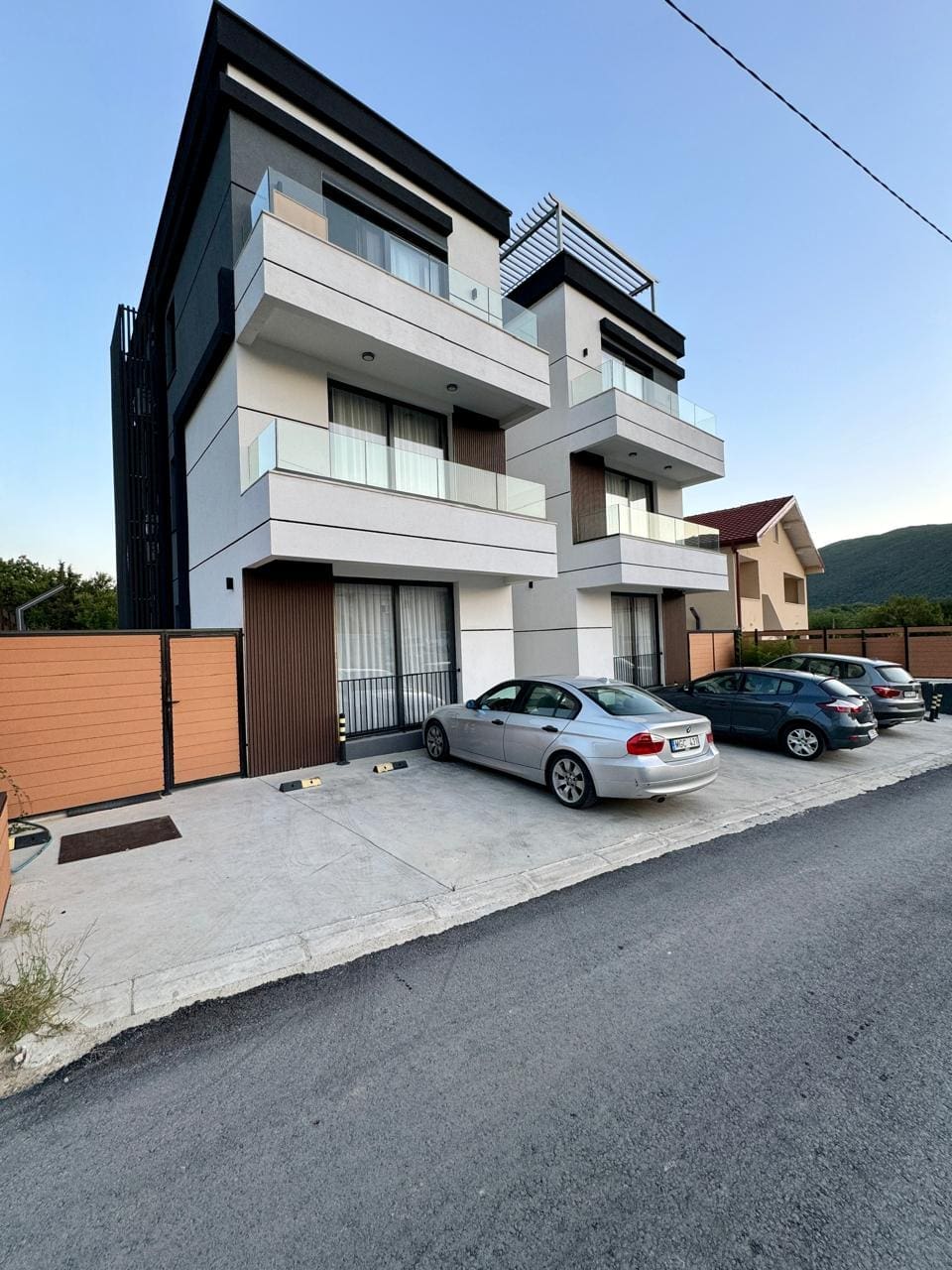 Montenegro Estates Karadağ (7) Lastva Grbaljska'da Daireler – Havuzlu Modern Evler, Budva'ya 5 km — Karadağ