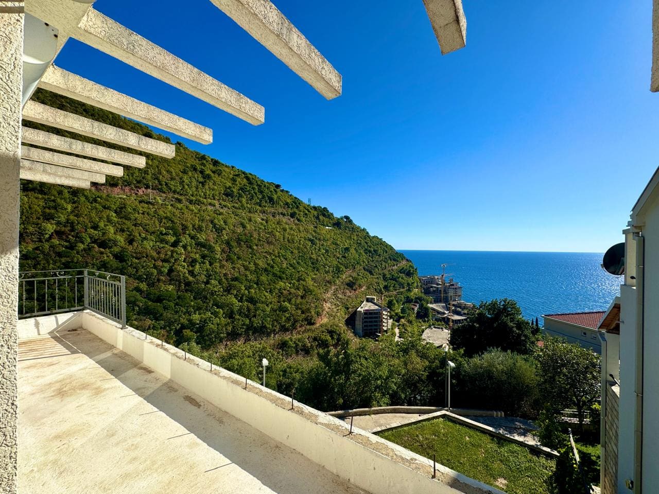 Montenegro Estates Черногория (7) Таунхаус с видом на море в Перажича-До – 250 м², 4 спальни — Черногория