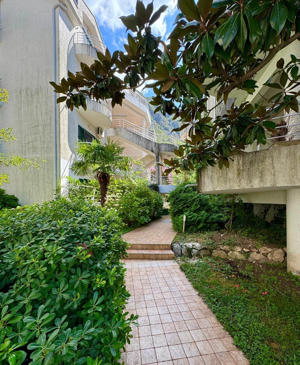 Montenegro Estates Karadağ (8) Risan Dubleks Daire – 130 m², Deniz Manzaralı ve Havuzlu — Karadağ
