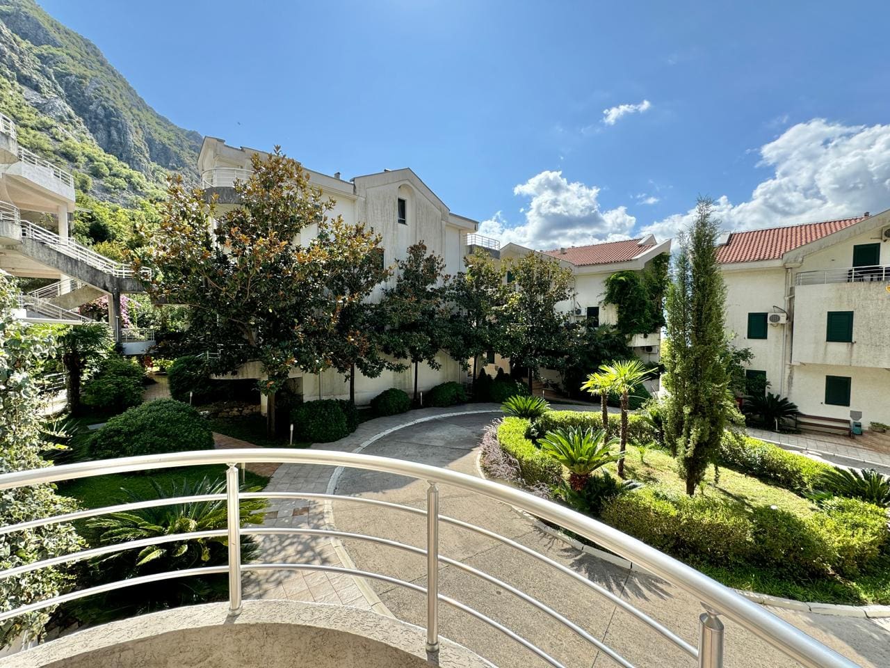 Montenegro Estates Karadağ (9) Risan Dubleks Daire – 130 m², Deniz Manzaralı ve Havuzlu — Karadağ