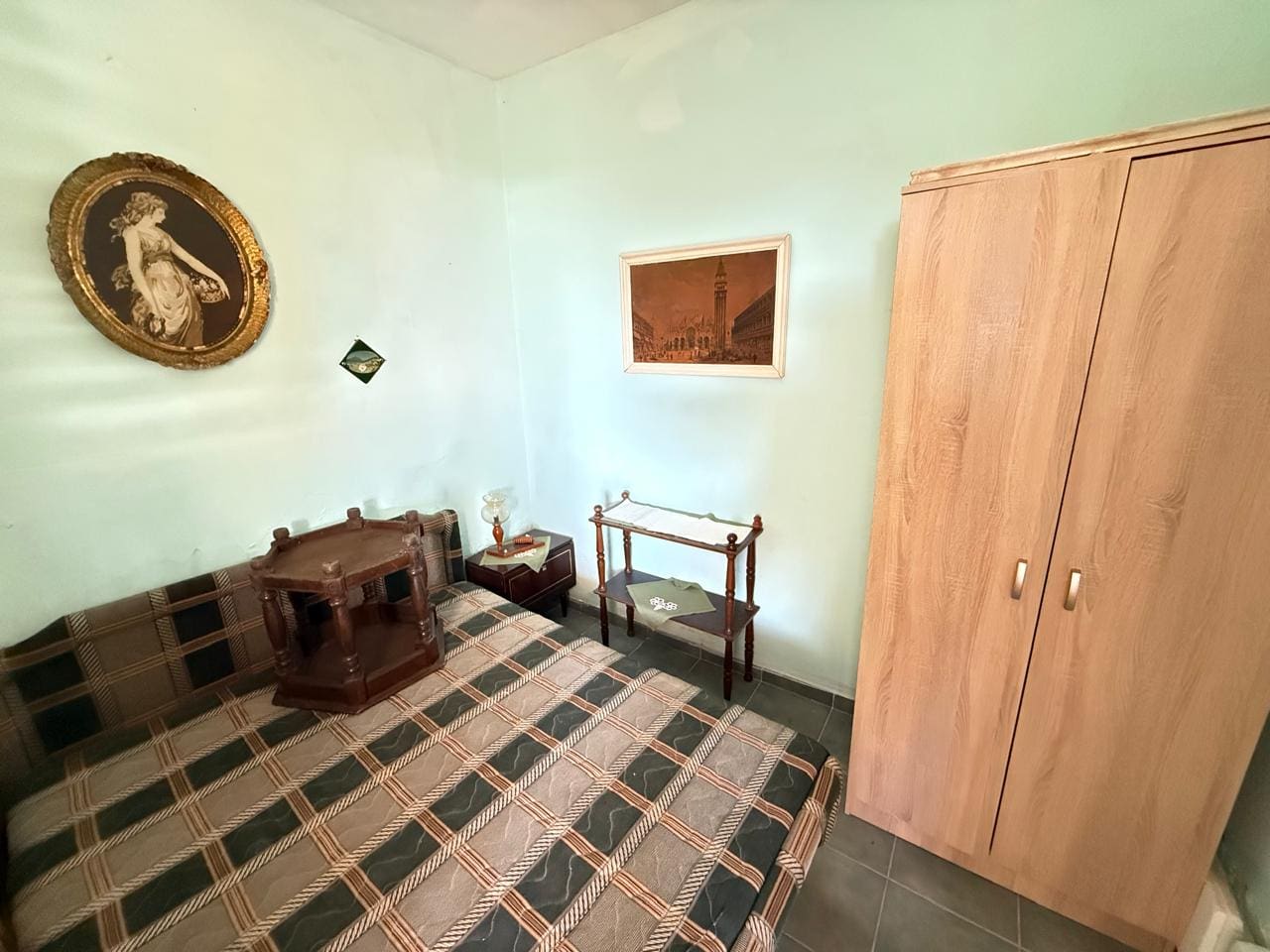 House · Sutomore
