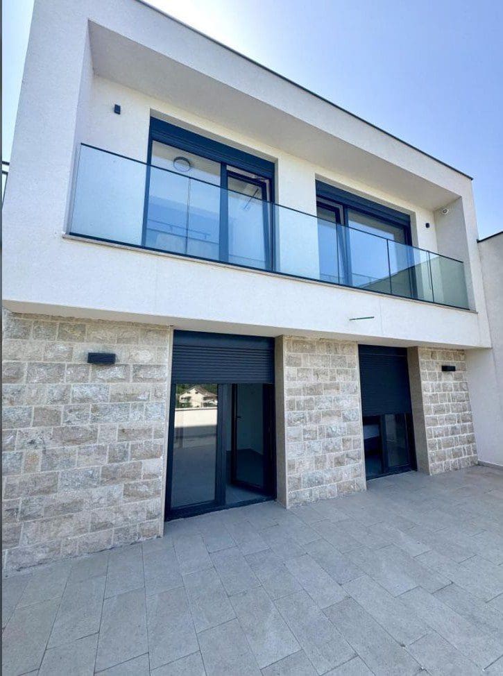 Montenegro Estates Montenegro (1) Duplex-Wohnung in Tivat zur Miete