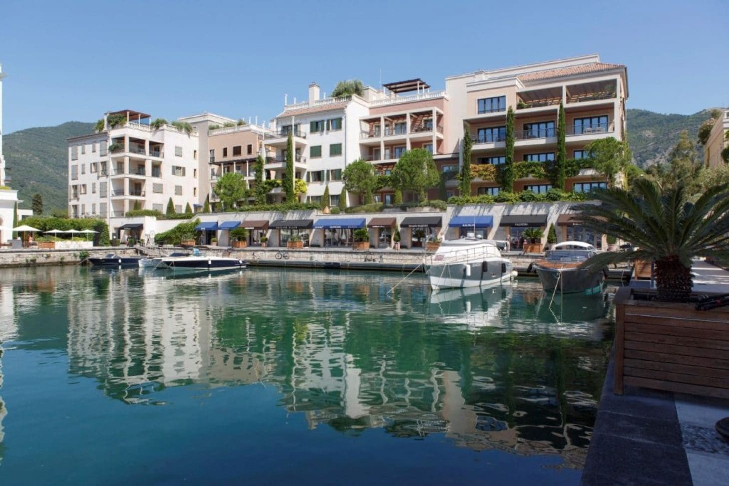 Karadağ'da satılık site içinde gayrimenkul Lüks Daire Porto Montenegro