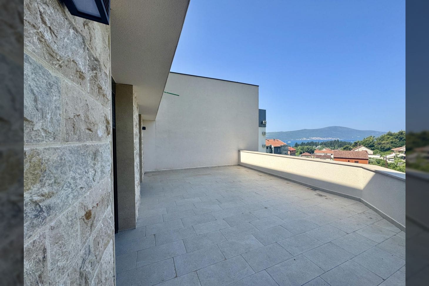 Montenegro Estates Montenegro (12) Duplex-Wohnung in Tivat zur Miete mit großen Terrassen — Montenegro