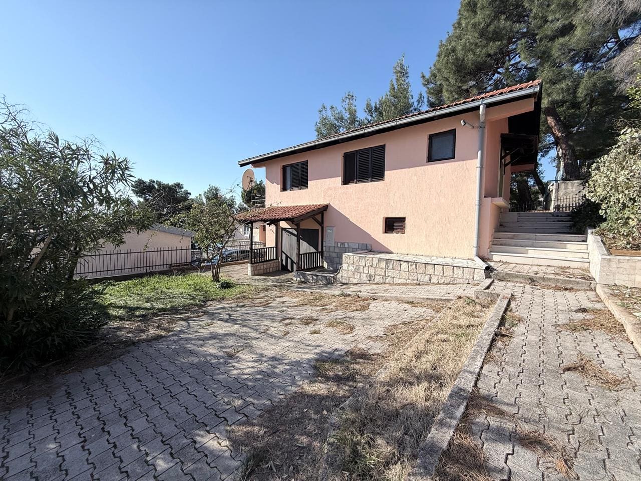 MRE-property Czarnogóra (16) Dom na sprzedaż w Barze – legalny dwupiętrowy obiekt blisko morza — Czarnogóra