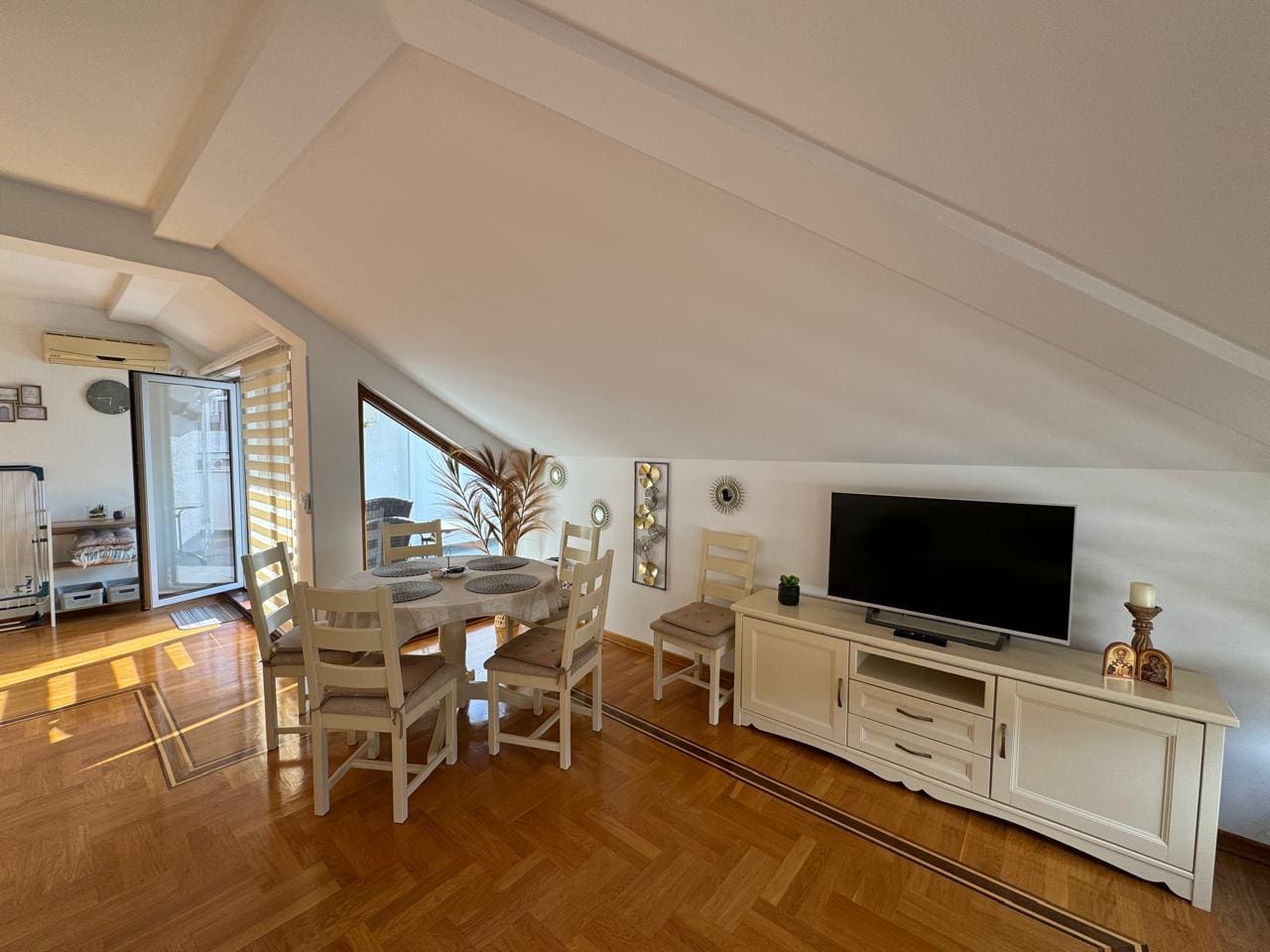 Montenegro Estates Czarnogóra (3) Apartament penthouse na sprzedaż w Budvie – doskonała lokalizacja — Czarnogóra