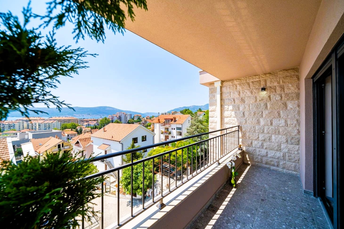 Huoneisto · Tivat