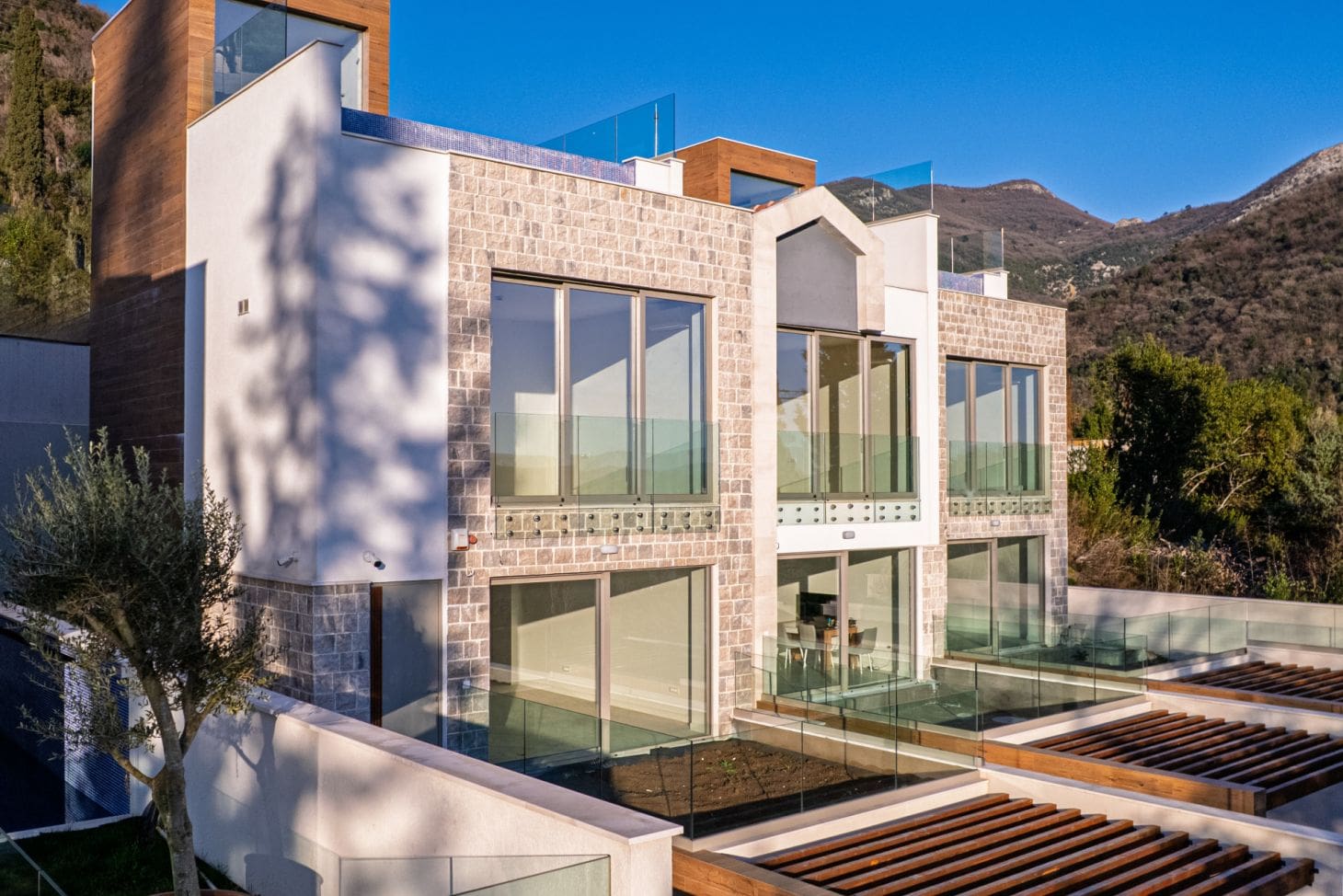 Huvila · Tivat
