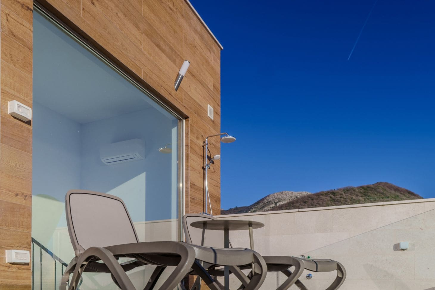 Huvila · Tivat