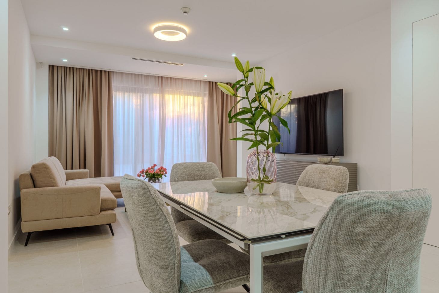 Huvila · Tivat