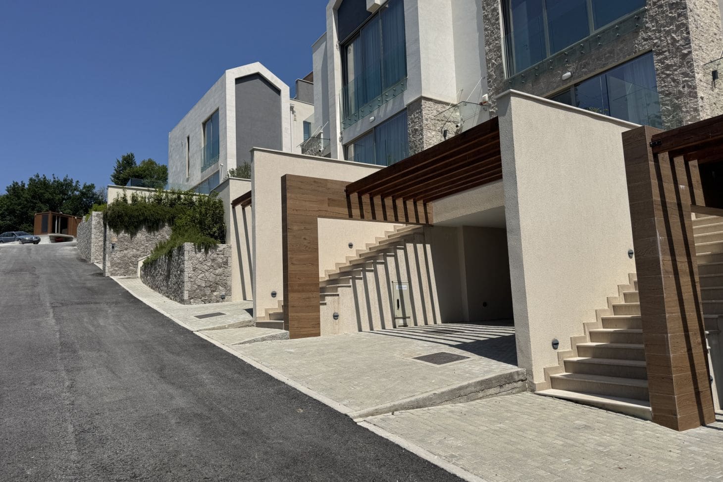 Huvila · Tivat