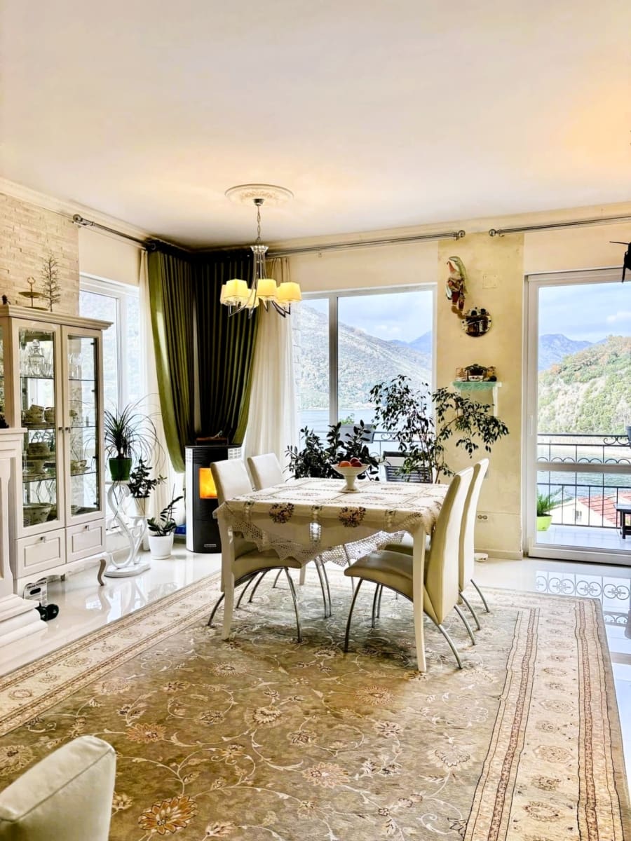 Huoneisto · Tivat