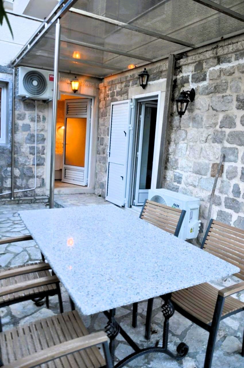 Prčanj-sahil-dairesi-Kotor (23) Prčanj Sahil Dairesi 110m² | Kotor Körfezi — Karadağ