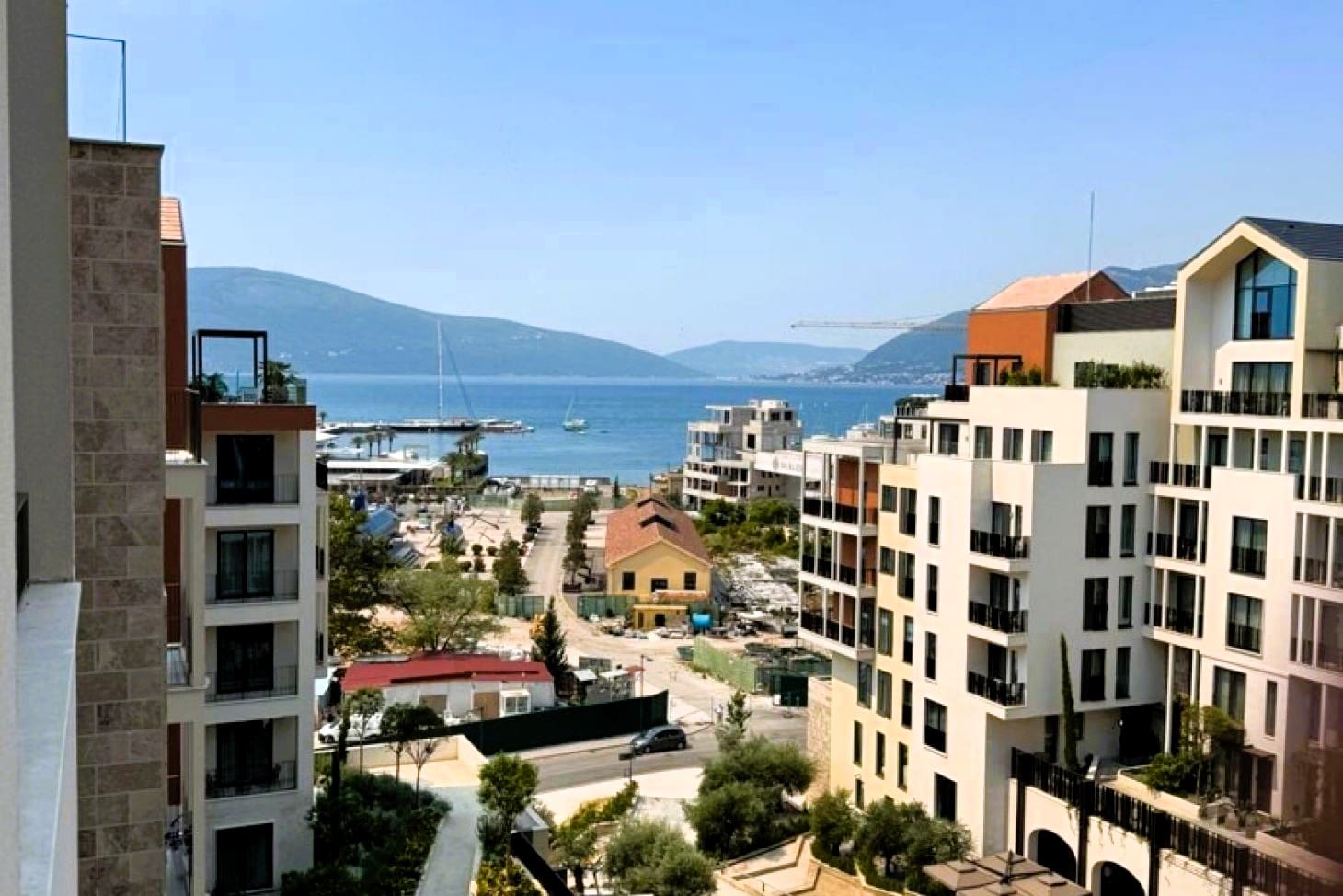 Huoneisto · Tivat
