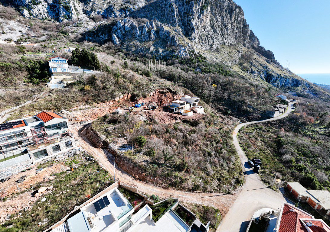 Standard Bauland zu verkaufen nahe Budva — 1.262 m² in Tudorovići