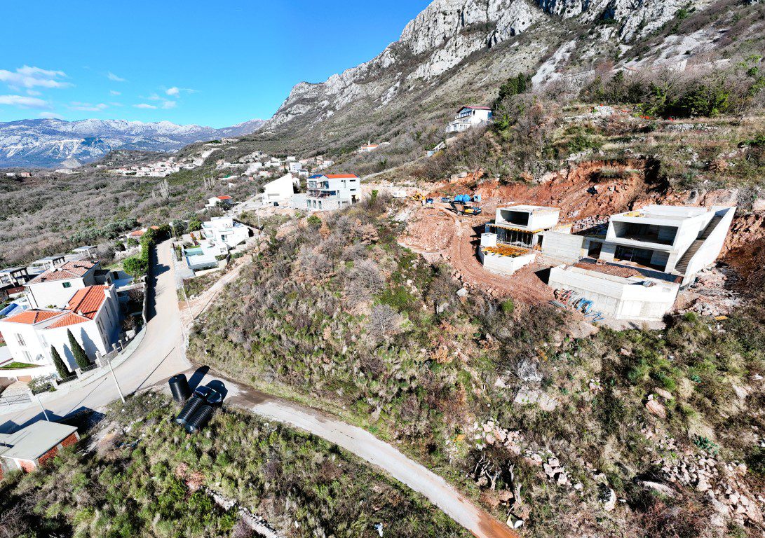 Standard Bauland zu verkaufen nahe Budva — 1.262 m² in Tudorovići